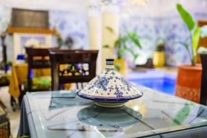 Bazén v ubytování Riad Rcif Alif Suite & SPA nebo v jeho okolí