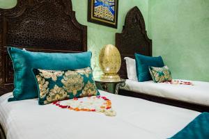 Postel nebo postele na pokoji v ubytování Riad Rcif Alif Suite & SPA