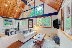 a living room with a couch and a table at Alderbrook A-Frame in Union