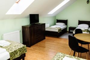 Afbeelding uit fotogalerij van Restauracja Hotel Ostoja in Wieniawa