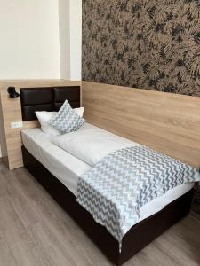 Postel nebo postele na pokoji v ubytování Hotel LACIN + 36 fotografií