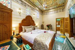 Postel nebo postele na pokoji v ubytování Riad Rcif Alif Suite & SPA