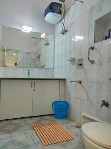 Ένα μπάνιο στο Homestay at Bungalow 97 Ajmer