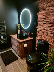 a bathroom with a sink and a mirror at Dans les étoiles in Cuttura