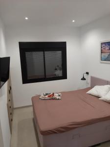 En eller flere senge i et værelse på Villa Santos