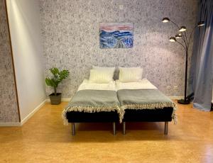 Säng eller sängar i ett rum på Kuttainen Lodge