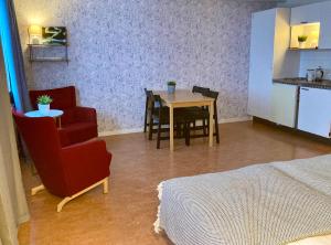 a room with a table and a chair and a kitchen at Kuttainen Lodge in Karesuando