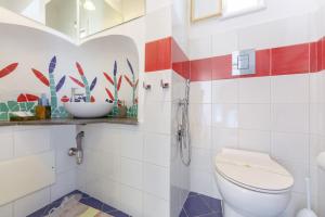 A bathroom at TORRETTA CORRICELLA- Torretta