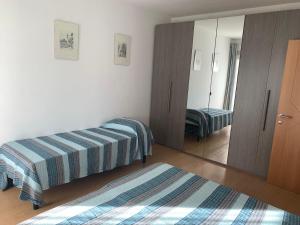 A bed or beds in a room at Angeli Dolomiti House2