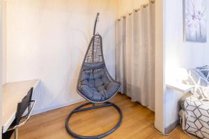 a blue swing chair sitting in a room at Appar Quartier Calm Coeur de Ville in Agen