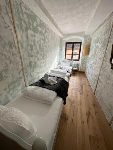 a row of beds sitting in a room at Das Fischer Boardinghouse KF in Kaufbeuren