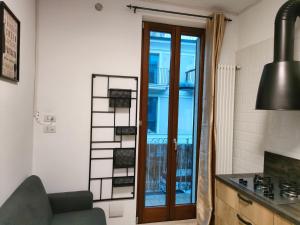 Kuchyňa alebo kuchynka v ubytovaní Da Ale e Cate - In centro a San Benedetto