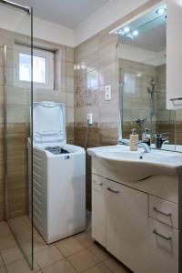 A bathroom at Kölcsey Vendégház
