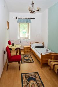 A bed or beds in a room at Kölcsey Vendégház
