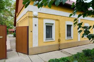 The building in which Az apartmant is located