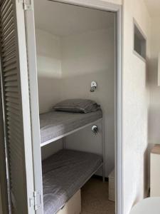 Postel nebo postele na pokoji v ubytování Carnon Plage, appart 4 pers 150m de la mer