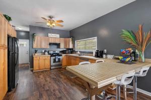 A kitchen or kitchenette at Wonderful 3 Bed 2 Bath House in Heart of YBOR City