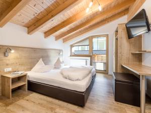 A bed or beds in a room at Apart Corona