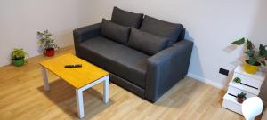a living room with a couch and a table at El Racimo in Ciudad Lujan de Cuyo