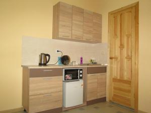 Kitchen o kitchenette sa Rishelyevskiy