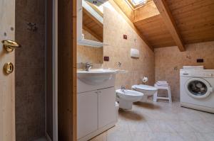 A bathroom at Agritur Cristina