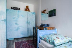 Postel nebo postele na pokoji v ubytování Retro Art room