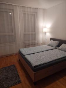 Postel nebo postele na pokoji v ubytování Apartment Belville, Suncokret 26