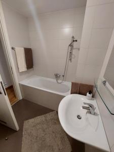 Koupelna v ubytování Apartment Belville, Suncokret 26