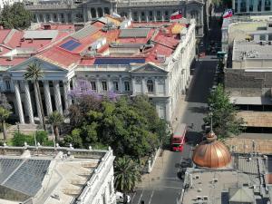 an aerial view of a city street with buildings at UNA HABITACIÓN PRIVADA con BAÑO PRIVADO en CENTRO HISTÓRICO in Santiago