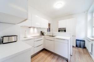 Kuchyň nebo kuchyňský kout v ubytování Große 3-Zimmer Wohnung - zentral-Coburg - kostenloser Parkplatz