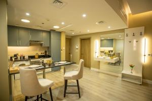 Kuchyň nebo kuchyňský kout v ubytování Apartment Riyadh Rafal Tower 93