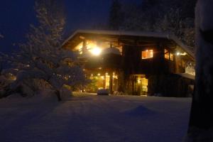 Obiekt Luxus Chalet Mühlermoos zimą