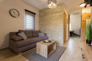 a living room with a couch and a table at Apartman Maslacak in Divčibare