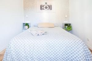 Postel nebo postele na pokoji v ubytování CARTAGENAFLATS, Apartamentos Anfiteatro Romano 5A + 8 fotografií