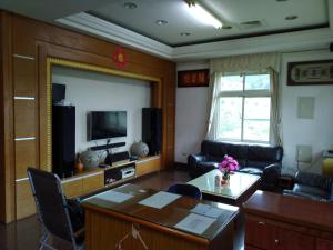TV a/nebo společenská místnost v ubytování Ming Camphor Homestay