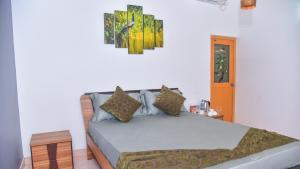 Кровать или кровати в номере The Kanit Sigiriya