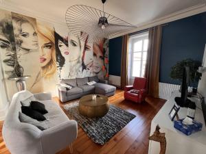 Posedenie v ubytovaní Appartement Haut de Gamme Centre-Ville, 50m Plage, Parking Privé, 4 Couchages - FR-1-197-552