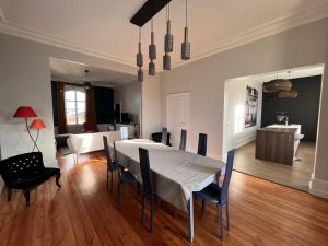 Posedenie v ubytovaní Appartement Haut de Gamme Centre-Ville, 50m Plage, Parking Privé, 4 Couchages - FR-1-197-552