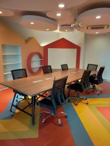 a conference room with a large wooden table and chairs at D Bunga 1 MOSLIM Homestay Pool View Legoland Nusajaya in Nusajaya