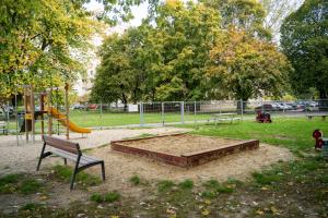 Detský kútik v ubytovaní Comfort 66 - Real-Life 3-Room Family Stay with 4 Beds