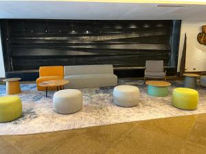 Χώρος καθιστικού στο Crown Regency Suites Mactan