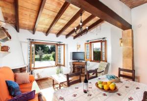Posezení v ubytování Nice cosy villa for 4 people by Renthousing