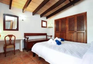 Postel nebo postele na pokoji v ubytování Nice cosy villa for 4 people by Renthousing + 21 fotografií