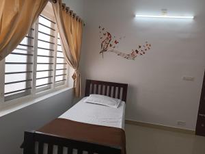 PRAKRITI HOMESTAY Fortkochi Air Conditioned Rooms客房内的一张或多张床位