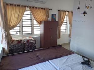 PRAKRITI HOMESTAY Fortkochi Air Conditioned Rooms客房内的一张或多张床位