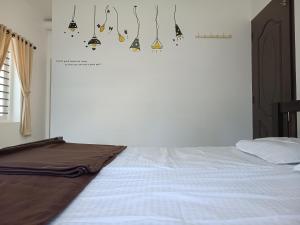 PRAKRITI HOMESTAY Fortkochi Air Conditioned Rooms客房内的一张或多张床位