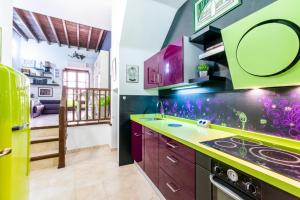 Kuchyňa alebo kuchynka v ubytovaní Cómodo y moderno apartamento centro Granada