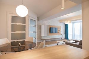 Una televisión o centro de entretenimiento en Apartment Gorazd