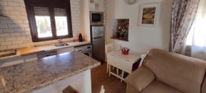 Kuchyňa alebo kuchynka v ubytovaní La casa de Rodrigo y Manuela
