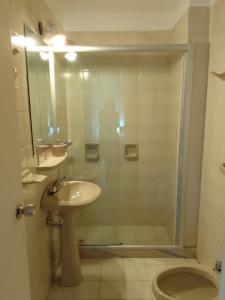 a bathroom with a sink and a shower with a mirror at MAR DEL ESTE III PUNTA DEL ESTE in Punta del Este